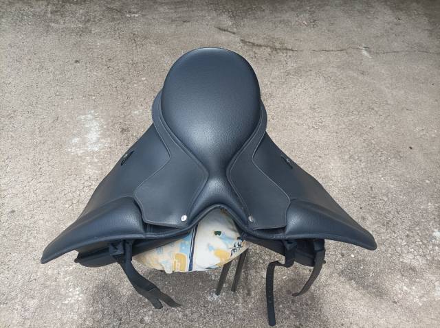 Sella da dressage Wintec  17.5" - 2023