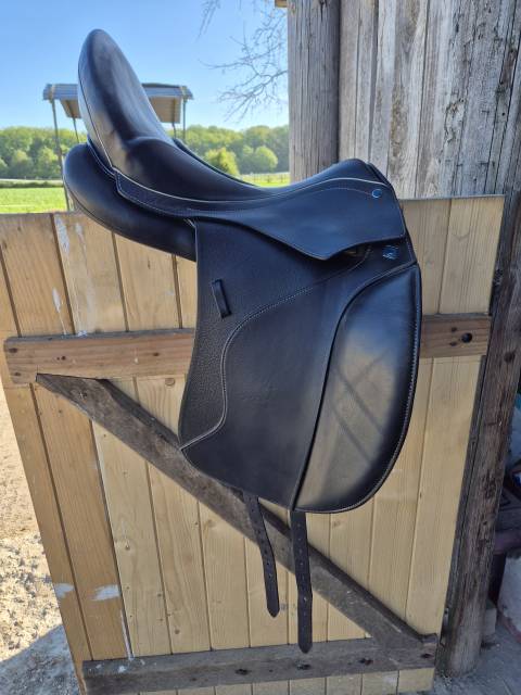 Sella da dressage Stubben  18" - 2017