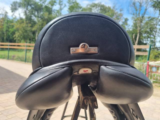 Sella da dressage Bates  17.5" - 2026