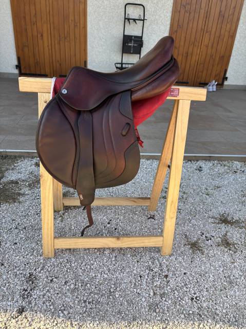Sella da salto ostacoli CWD  17.5" - 2021