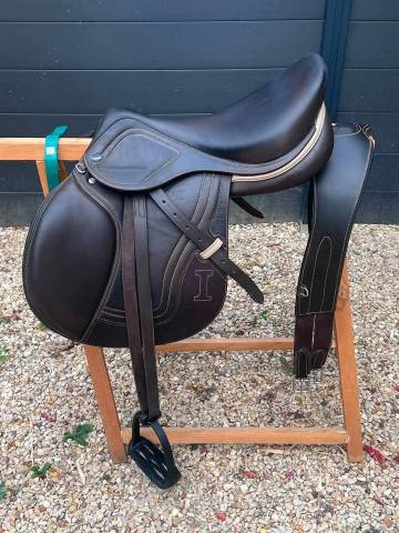 Sella mista Ikonic  17.5" - 2025