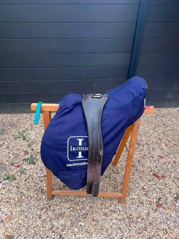 Sella mista Ikonic  17.5" - 2025