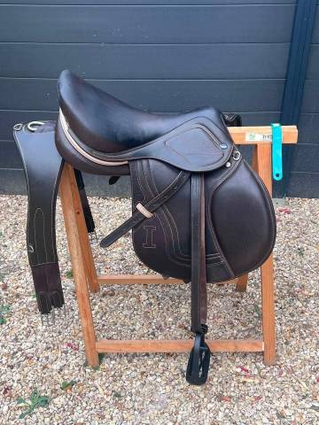 Sella mista Ikonic  17.5" - 2025