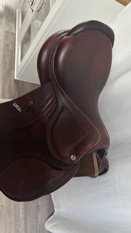 Sella da salto ostacoli CWD  17.5" - 2023
