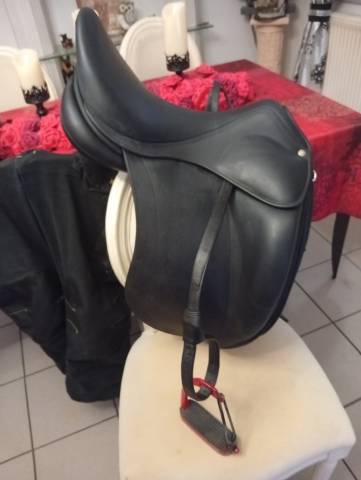 Sella da dressage Childeric  18" - 2019