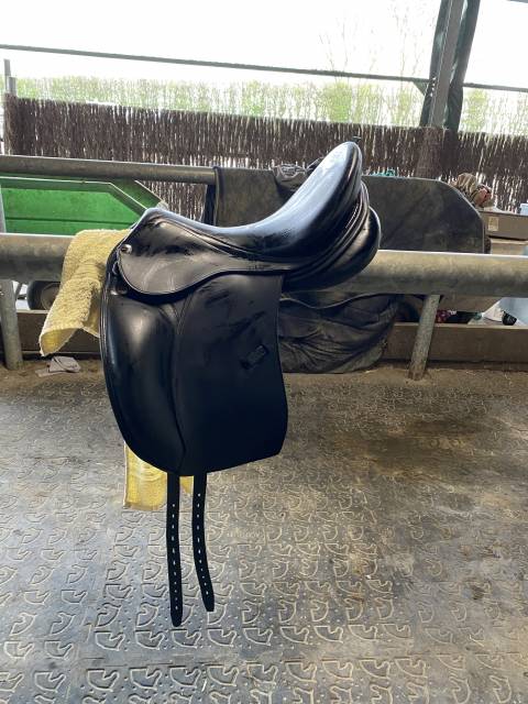 Sella da dressage Erreplus Adelinde  18" - 2020