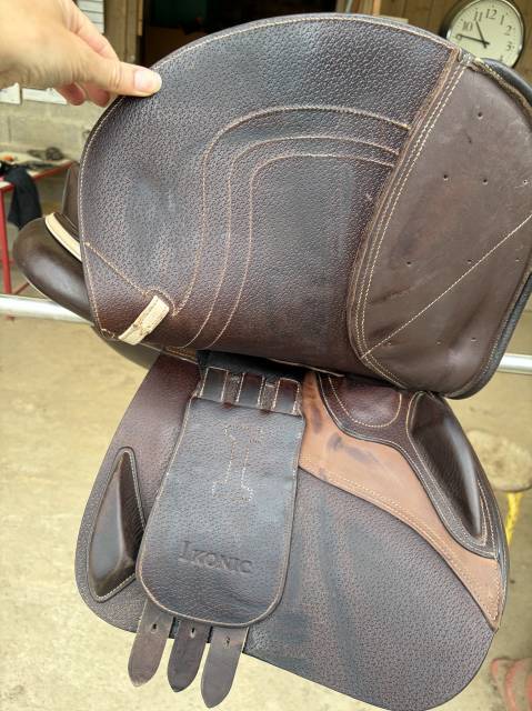 Sella da salto ostacoli Ikonic  16.5" - 2022