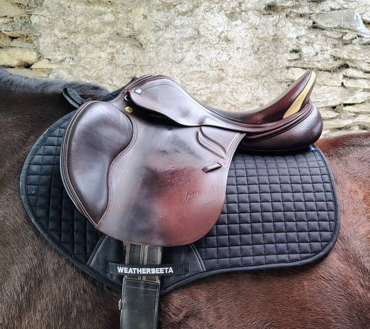Sella da salto ostacoli Prestige Italia  17" - 2017