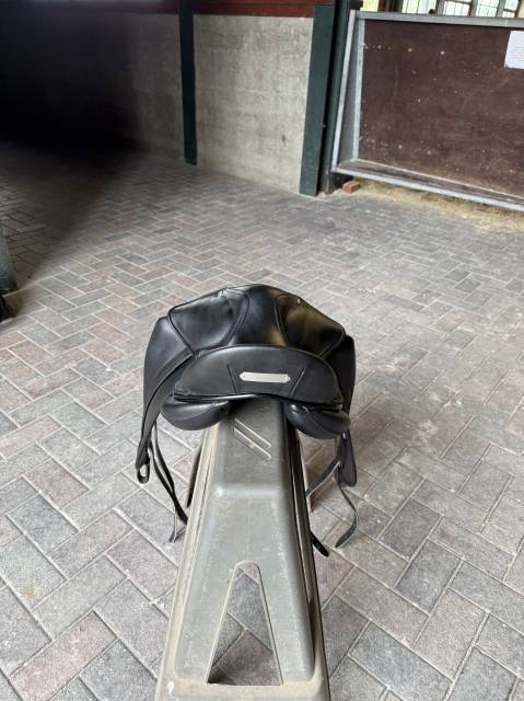 Sella da dressage Childeric  16" - 2023