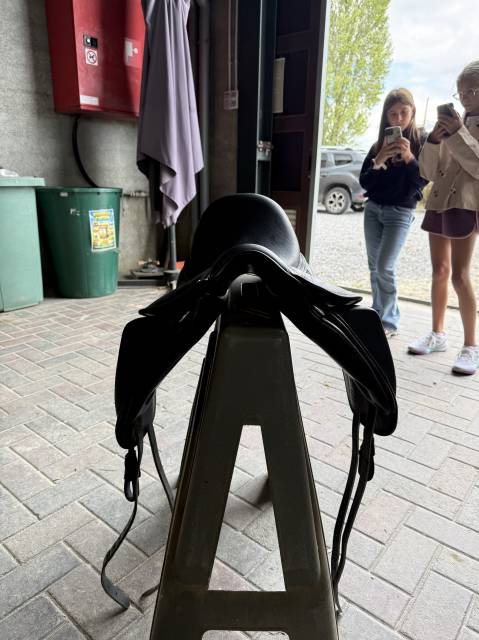 Sella da dressage Childeric  16" - 2023