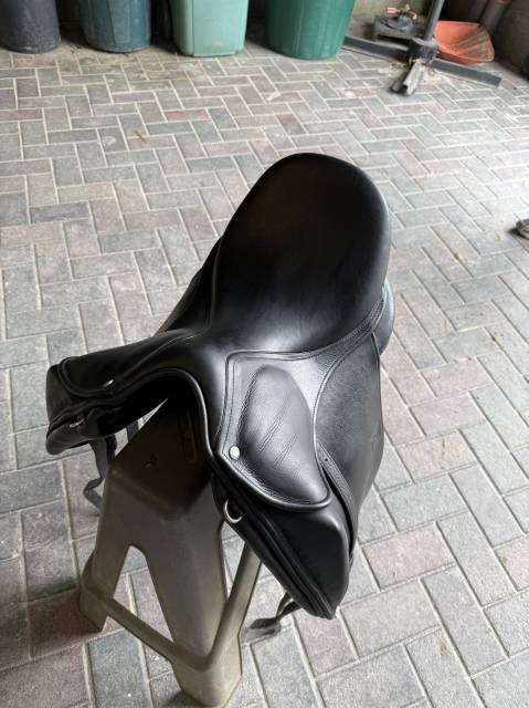 Sella da dressage Childeric  16" - 2023