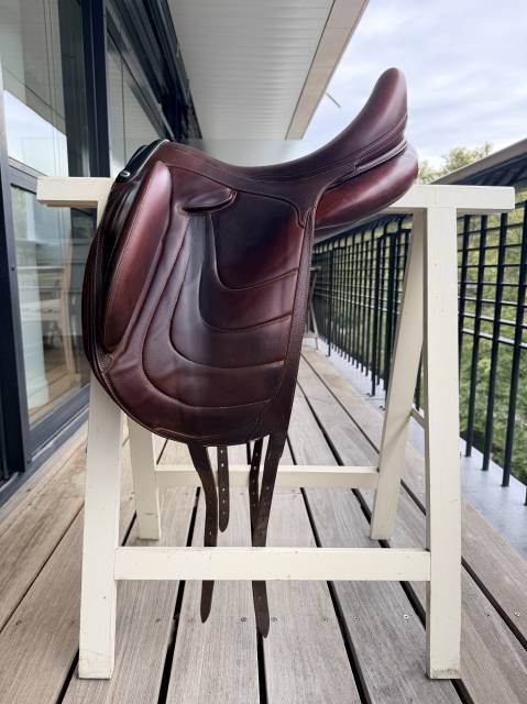 Sella da dressage Devoucoux  18" - 2017