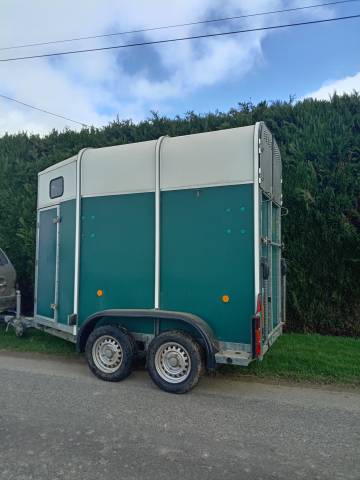 Trailer Ifor Williams HB401R 1,5 Cavalli 2003 Occasione