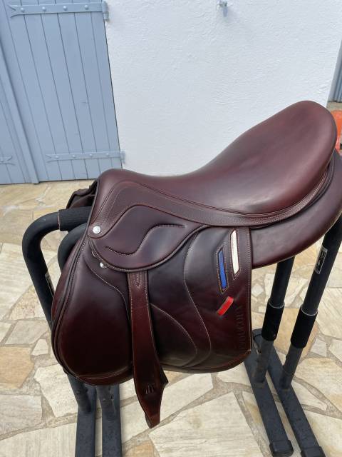 Sella da salto ostacoli Devoucoux  18" - 2019
