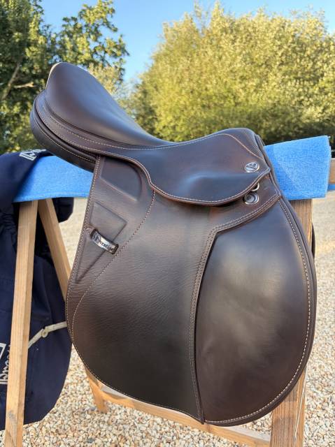 Sella da salto ostacoli Prestige Italia  17.5" - 2013