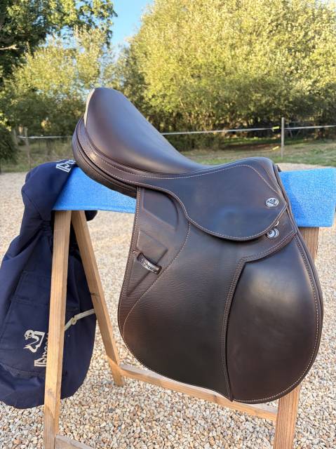 Sella da salto ostacoli Prestige Italia  17.5" - 2013