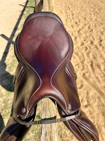 Sella da salto ostacoli CWD  17.5" - 2024
