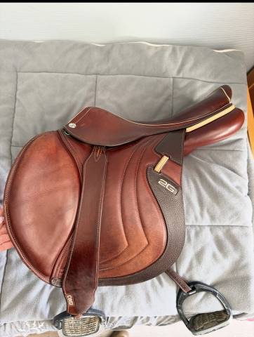 Sella da salto ostacoli CWD  17.5" - 2021