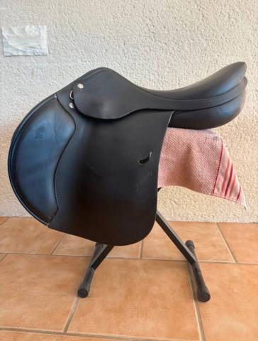 Sella da salto ostacoli Equipe  17" - 2018