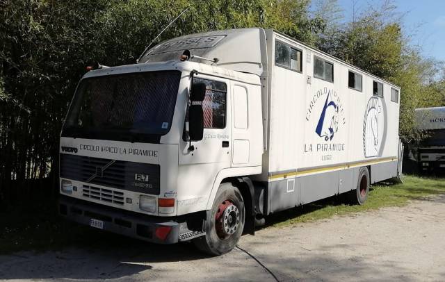 Van trasporto 8 cavalli con piccolo living