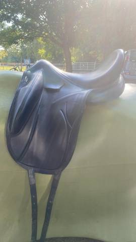 Sella da dressage Devoucoux  18" - 2022