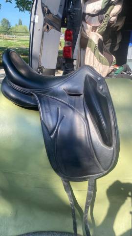 Sella da dressage Devoucoux  18" - 2022