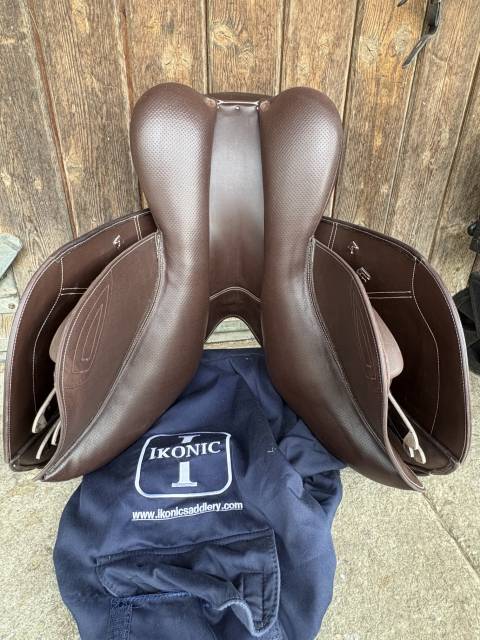 Sella mista Ikonic  16.5" - 2026