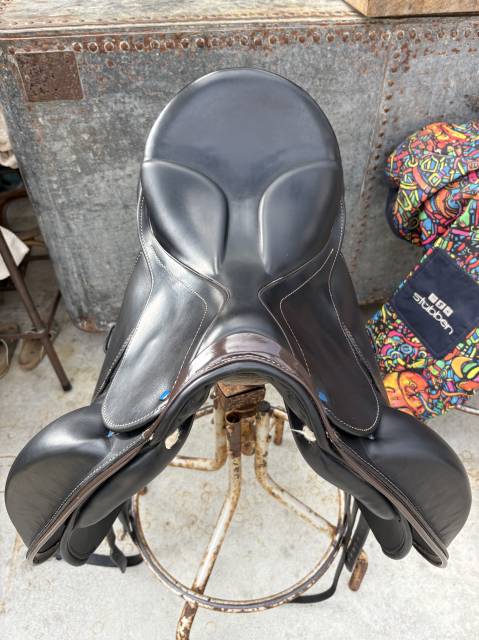 Sella da dressage Stubben  17" - 2024