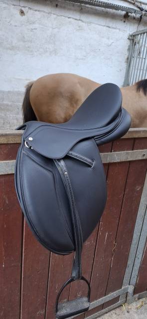 Sella mista Fouganza 100 17.5" - 2025