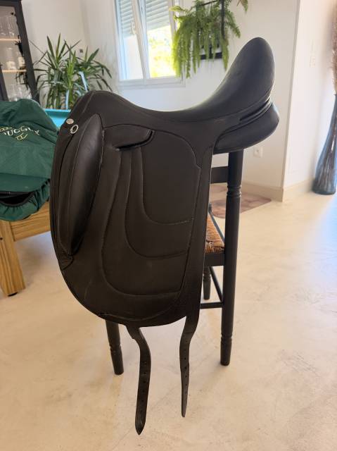 Sella da dressage Devoucoux  18" - 2026