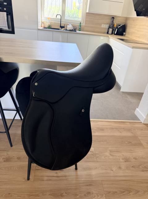 Sella sintetica Wintec  17.5" - 2022