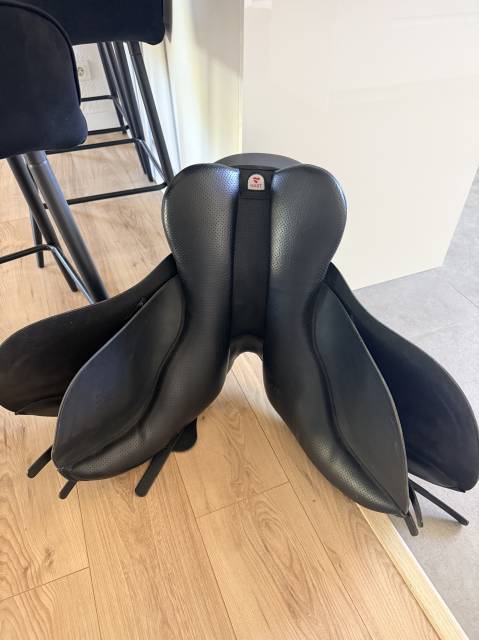 Sella sintetica Wintec  17.5" - 2022