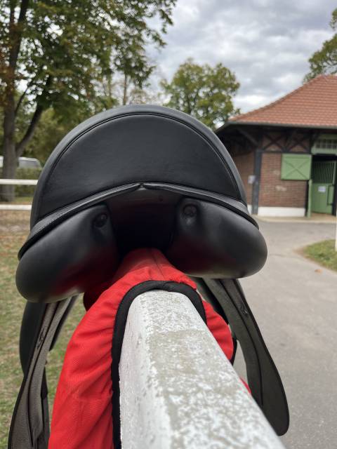 Sella da dressage Equipe  17.5" - 2023