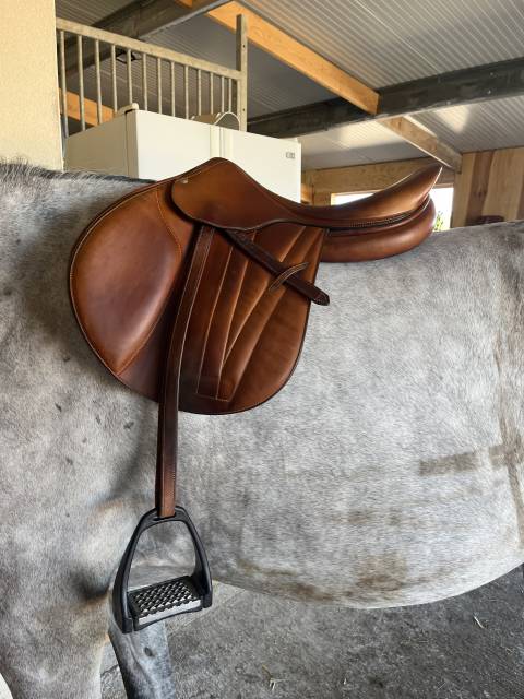 Sella da salto ostacoli Butet  17.5" - 2019