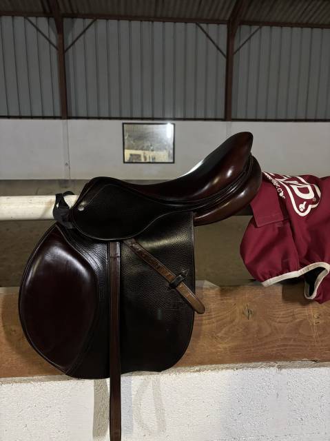 Sella da salto ostacoli CWD CWD SE01 17" - 2015