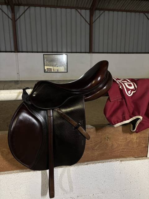 Sella da salto ostacoli CWD CWD SE01 17" - 2015