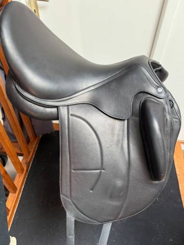 Sella da dressage Arion D4 18" - 2024