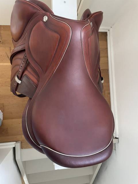 Sella da salto ostacoli CWD  17.5" - 2023