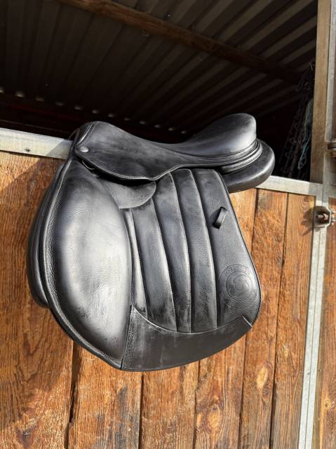 Sella da salto ostacoli Forestier  17.5" - 2024