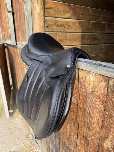Sella da salto ostacoli Forestier  17.5" - 2024
