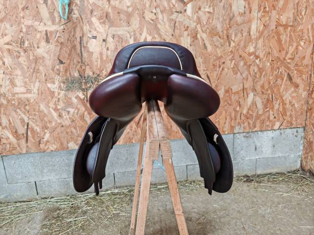 Sella da salto ostacoli CWD  16.5" - 2024