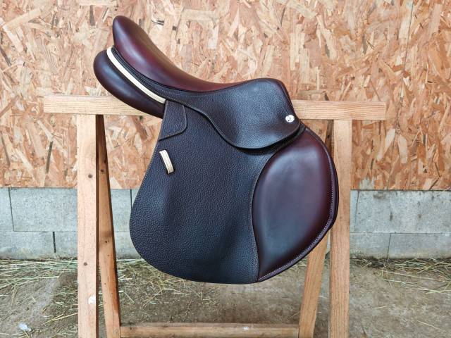 Sella da salto ostacoli CWD  16.5" - 2024