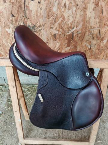 Sella da salto ostacoli CWD  16.5" - 2024