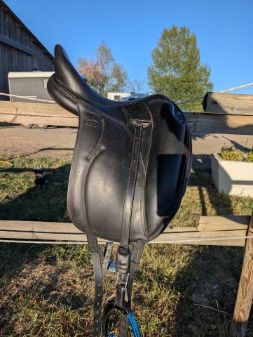 Sella da dressage Devoucoux  17" - 2011