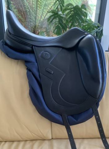 Sella da dressage Antar&egrave;s  17.5" - 2024