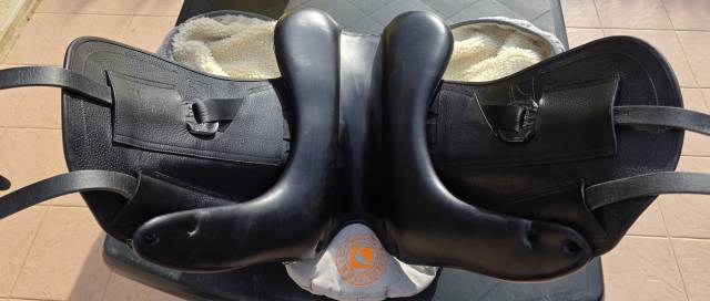 Sella da dressage Childeric  17.5" - 2023