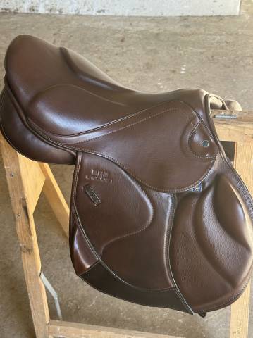 Sella da salto ostacoli Stubben  16.5" - 2024