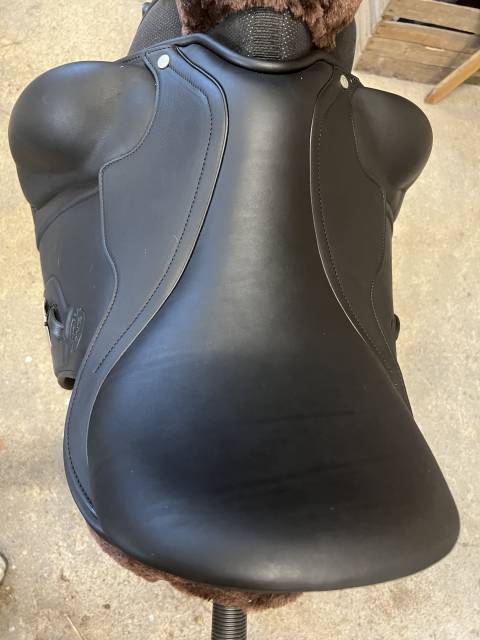 Sella da dressage Eric Thomas By Antares  17" - 2025