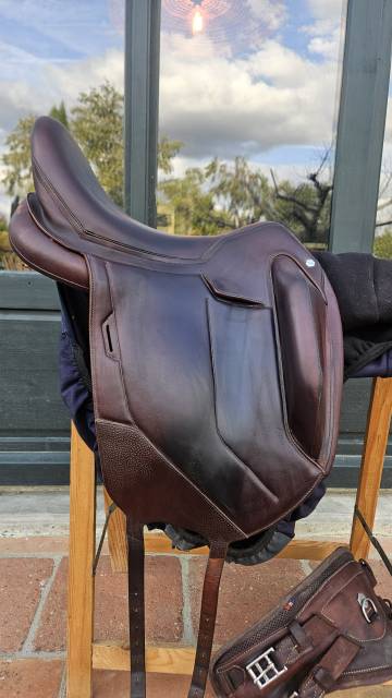 Sella da dressage  S-DRESS 17.5" - 2023