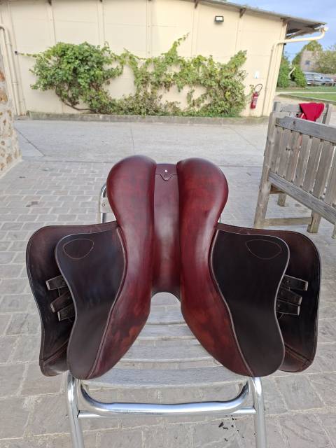 Sella da salto ostacoli CWD  17.5" - 2019